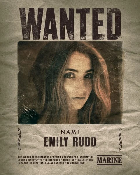 Emily Rudd als Nami